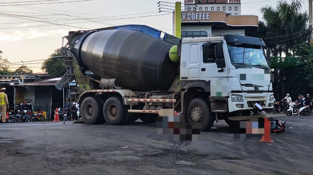 XE CHỞ BÊ TÔNG.jpg