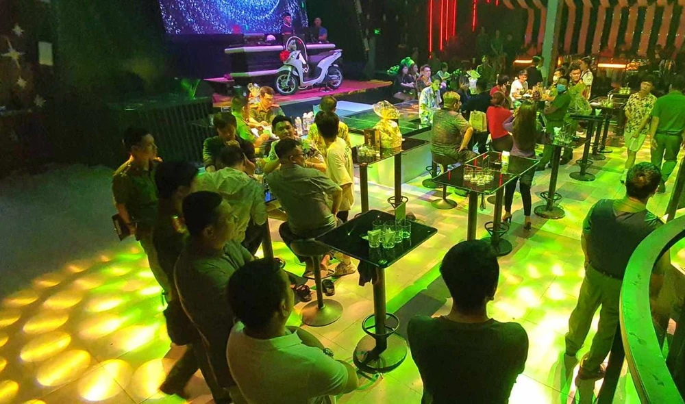 nam nữ thanh niên.jpg