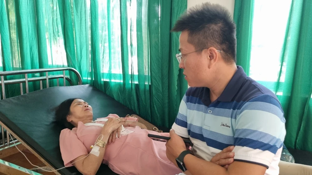 lật xe khách 10.jpg