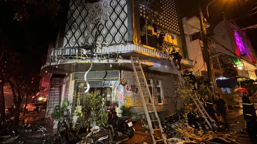 cháy quán karaoke 5.jpg