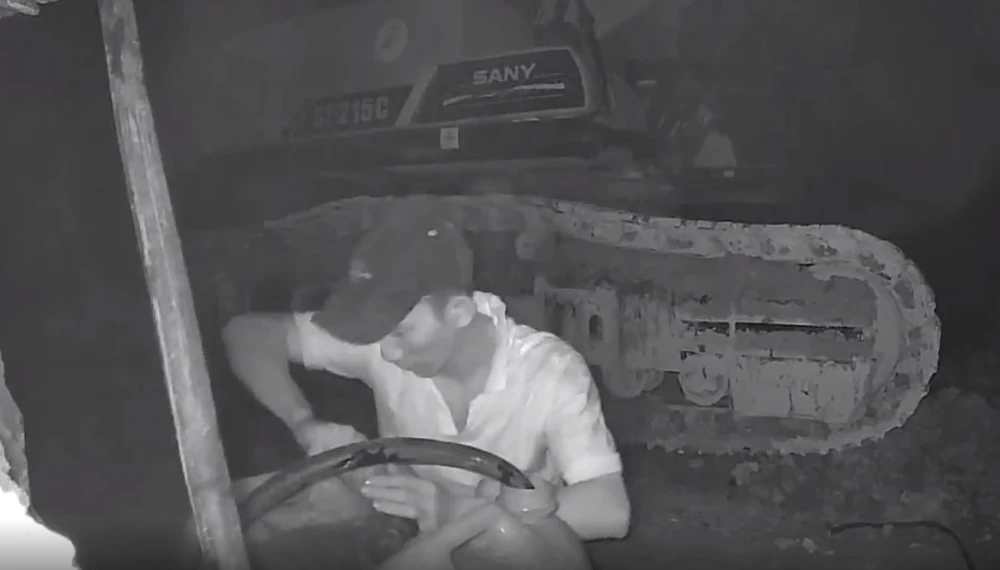 trộm nhiên liệu 1.jpg