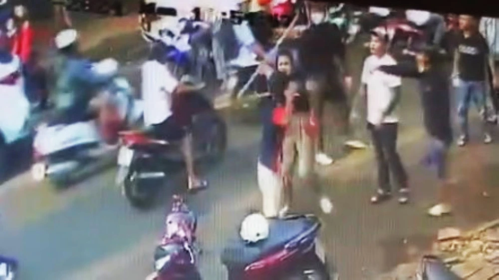 nhóm thanh niên 1.jpg