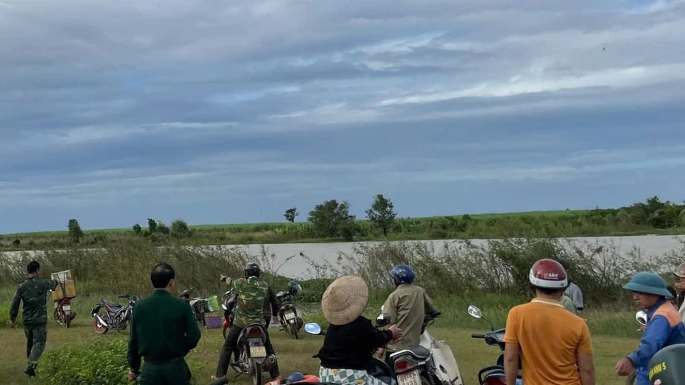 Hai vợ chồng.jpg