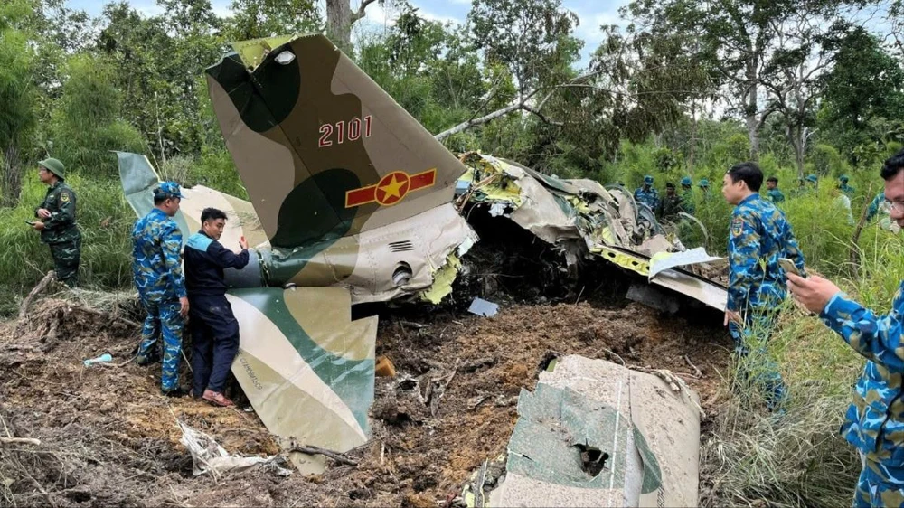 máy bay rơi 1000.jpg