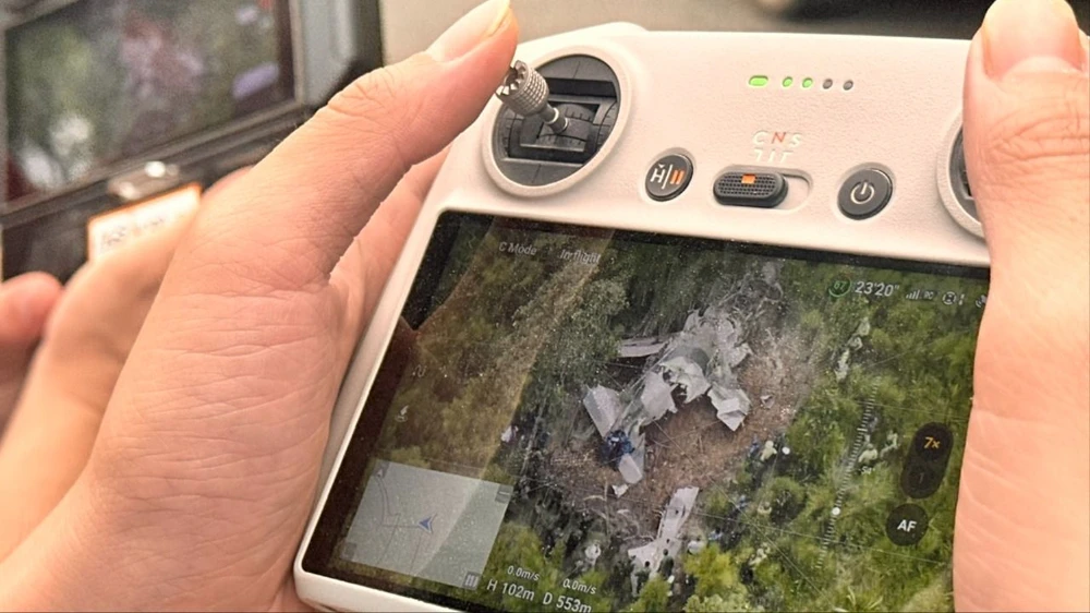 máy bay rơi 5000.jpg