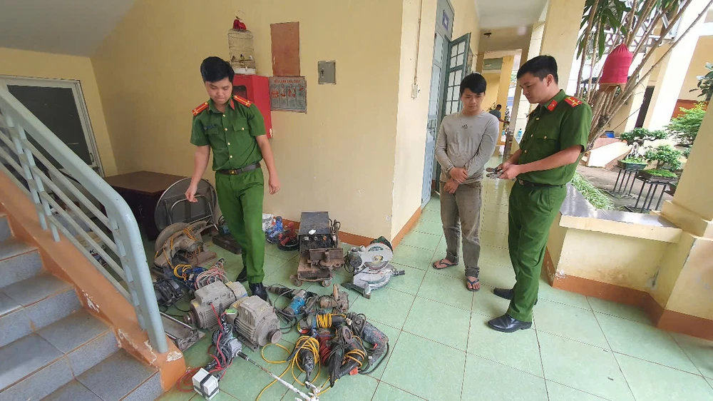 công nhân quét rác.jpg