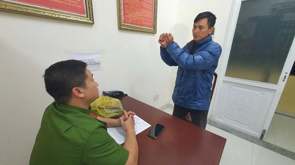 vứt xác trên xe lôi.jpg