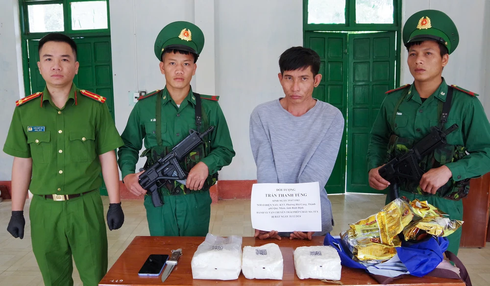 gần 3kg ma túy.jpg