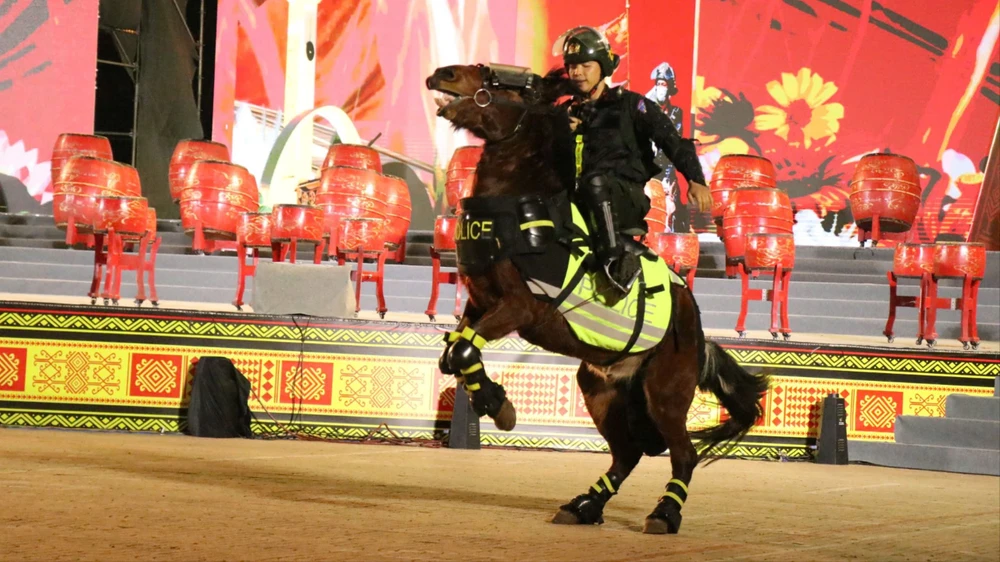 biểu diễn kỵ binh - Copy.jpg