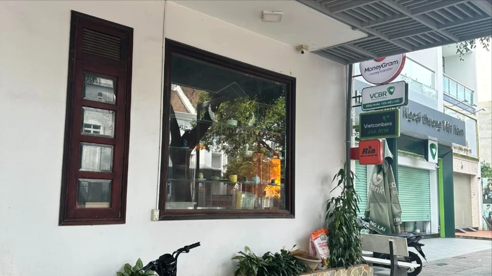 hai cháu nhỏ 1.jpg