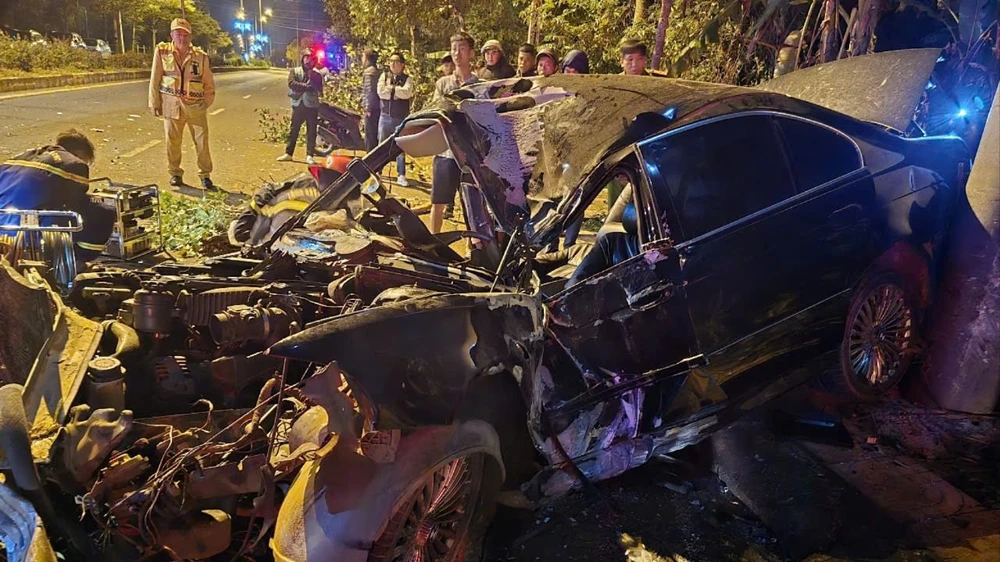 GIẢI CỨU TÀI XẾ.jpg