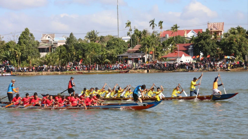giải đua thuyền.jpg