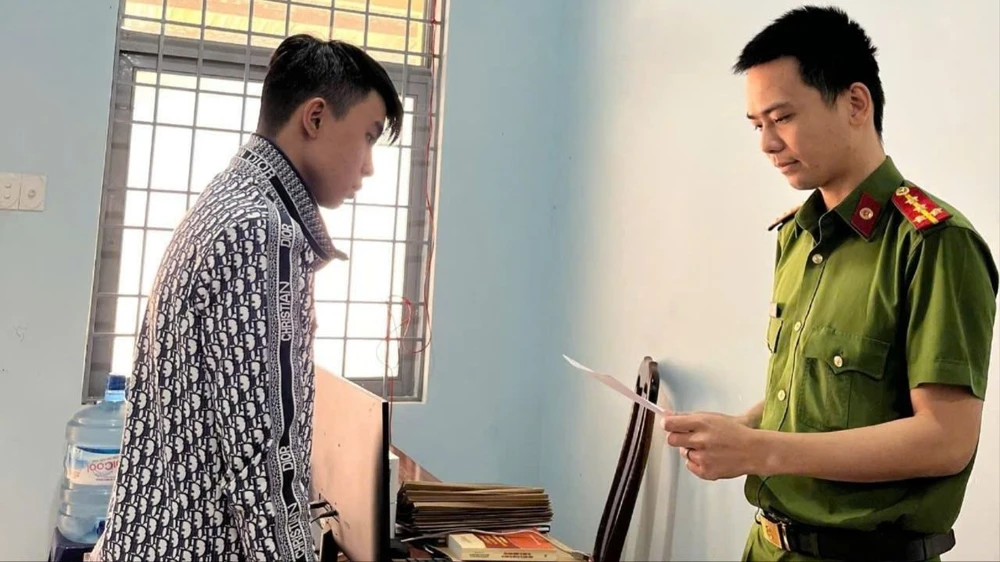 nhân viên giao hàng.jpg