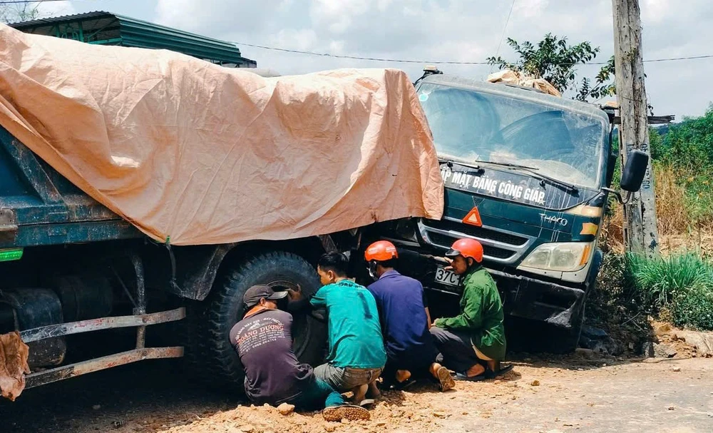 tông nhau liên hoàn.jpg