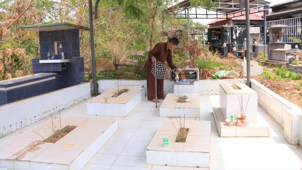 giữa bãi rác 12.JPG