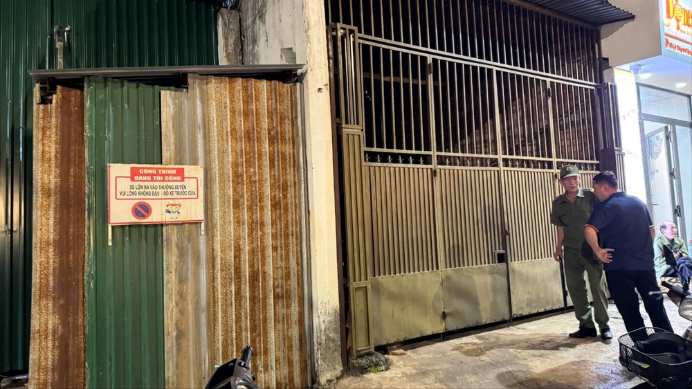 sập nhà cấp bốn.jpg