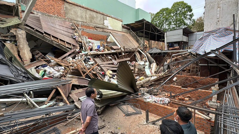 nhà bảy tầng 2.jpg