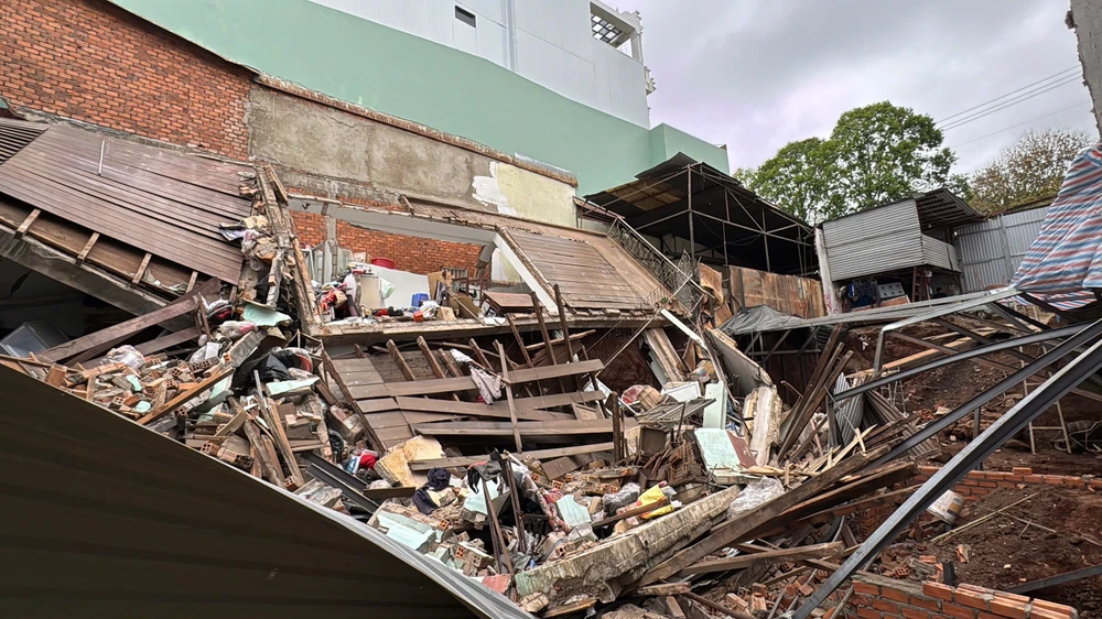 nhà bảy tầng một.jpg