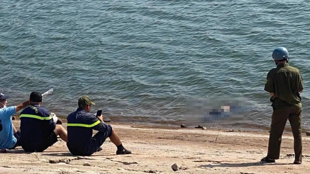 Thiếu nữ 15 tuổi.jpg