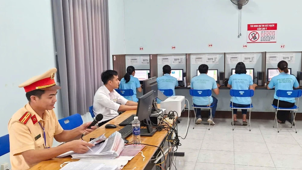 giấy phép lái xe.jpg