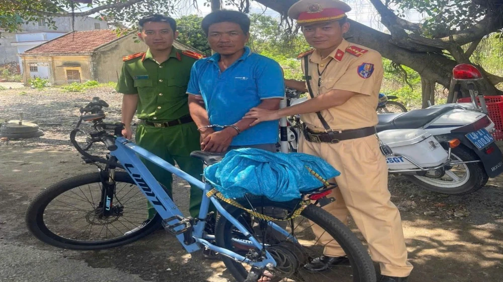 trộm xe đạp.jpg