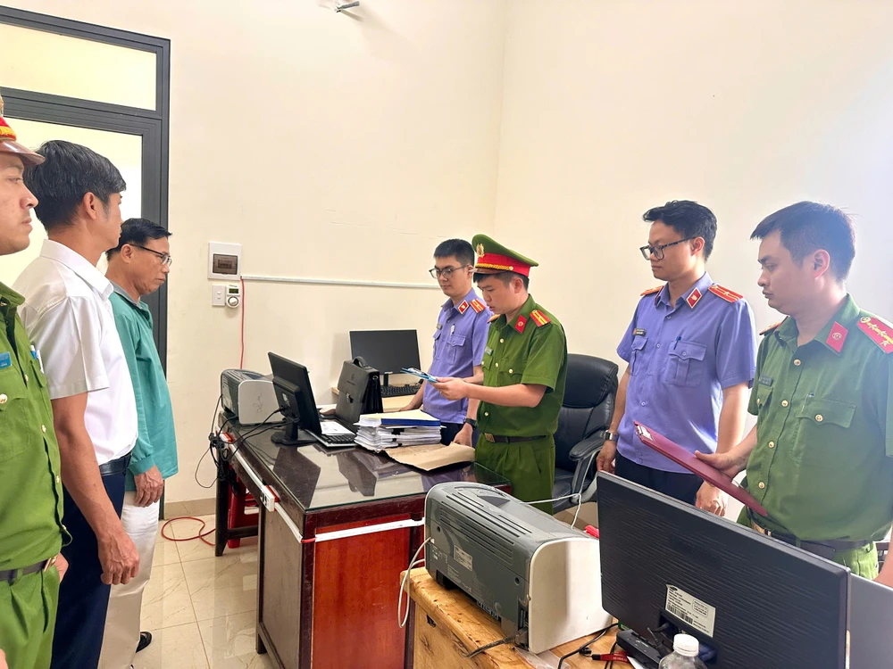 cựu phó chủ tịch.jpg