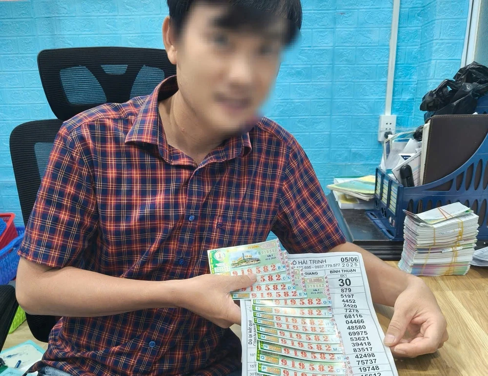 trúng 14 tờ vé số độc đắc.jpg