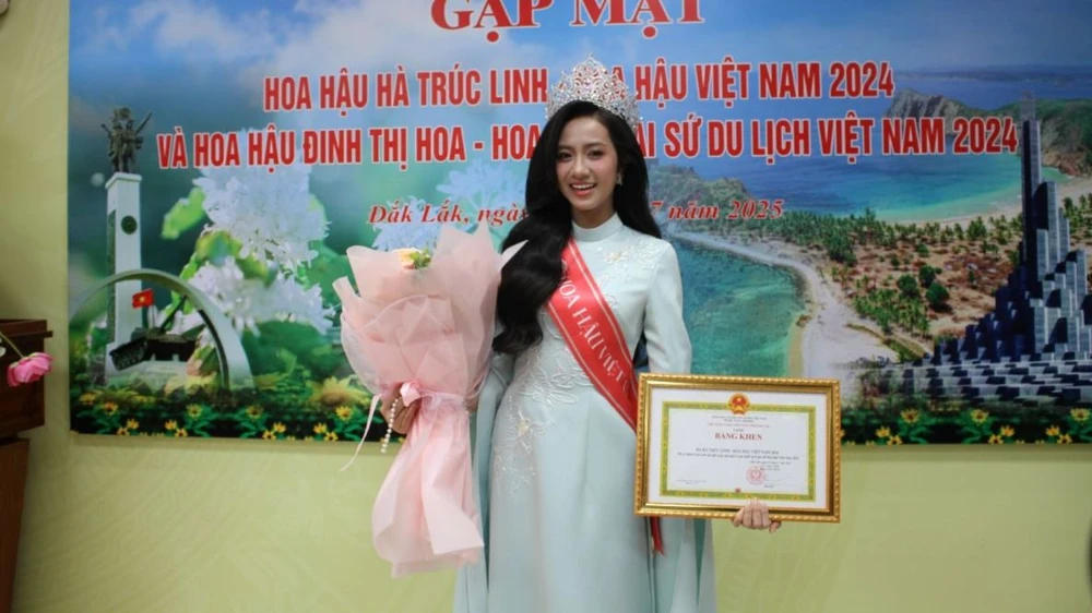 Hoa hậu Hà Trúc Linh 2.jpg