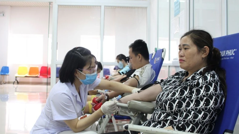 cứu người bệnh.JPG