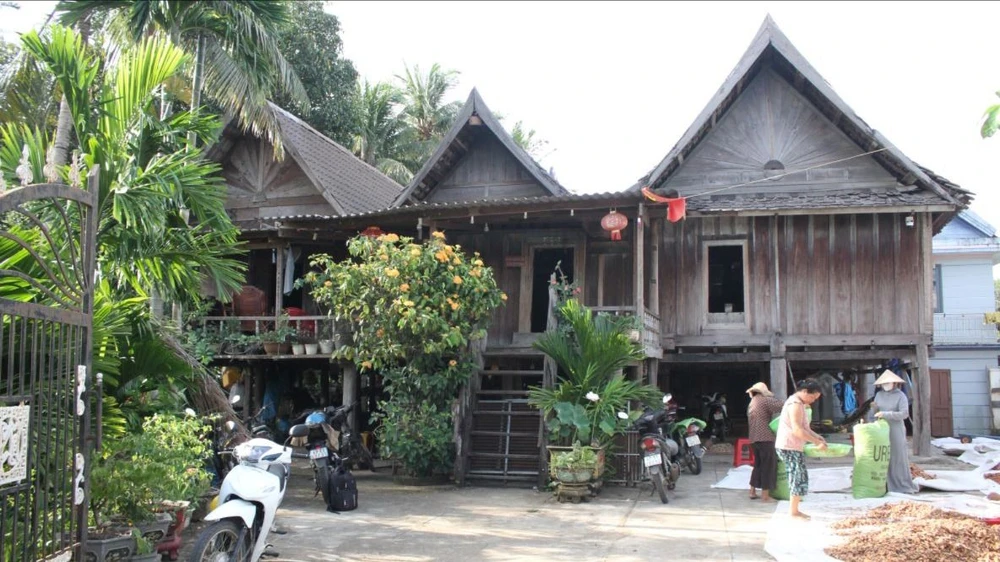 dây thừng bằng da trâu.JPG