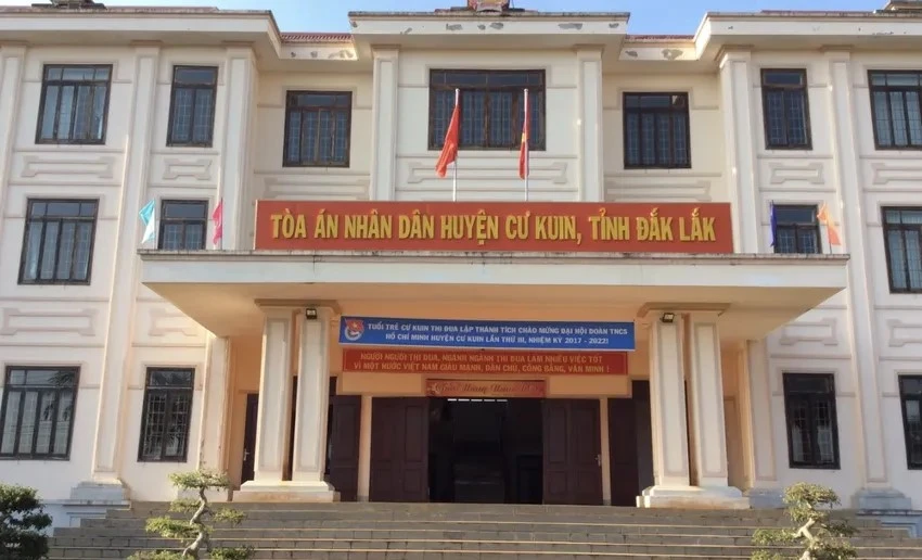 cựu thẩm phán.jpg