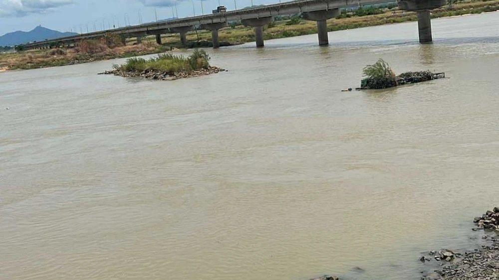 cầu Đà Rằng.jpg