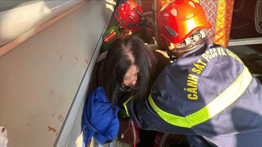 LẬT XE KHÁCH 21.jpg