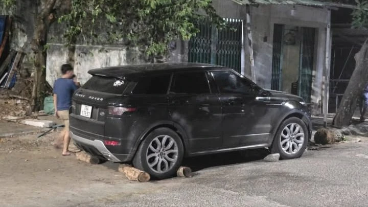 ô tô Range Rover.jpg