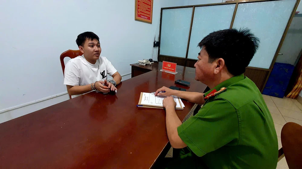 THỢ CẮT TÓC'.jpg