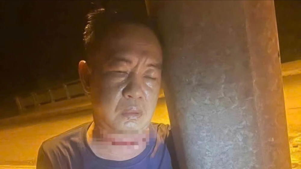 VẾT THƯƠNG TRÊN CỔ.jpg