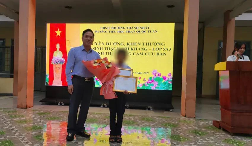 CHÁU TRAI CỨU BẠN 100.jpg