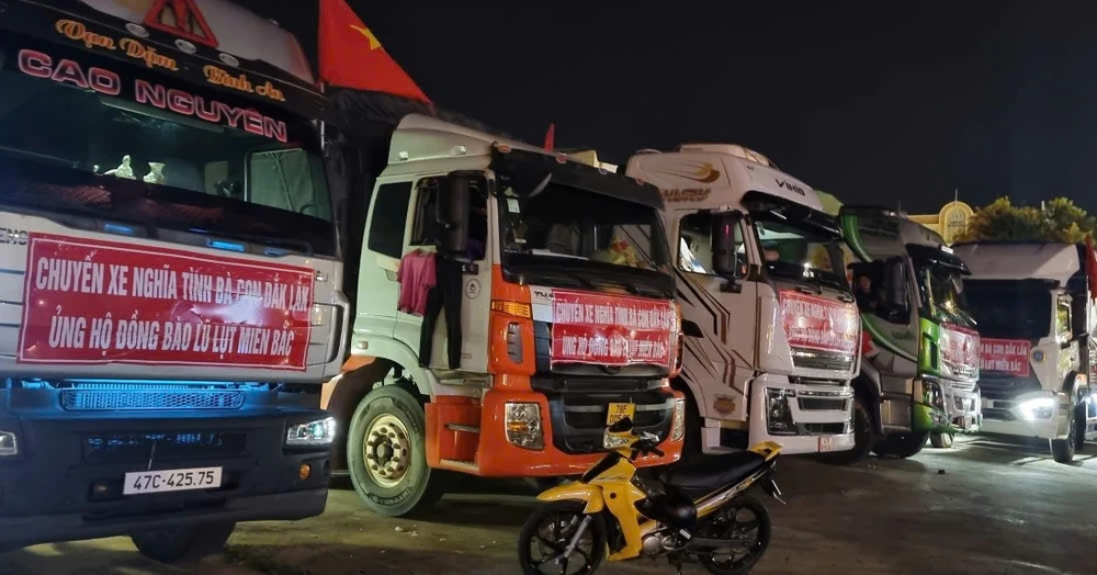 HỖ TRỢ ĐỒNG BÀO 3.jpg