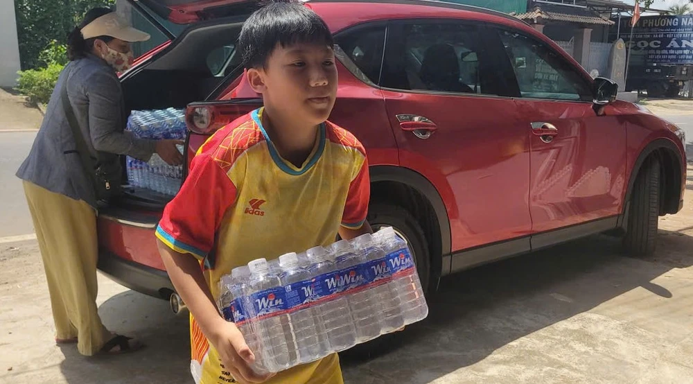 HỖ TRỢ ĐỒNG BÀO.jpg