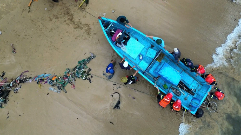 bão Kalmaegi 10.jpg