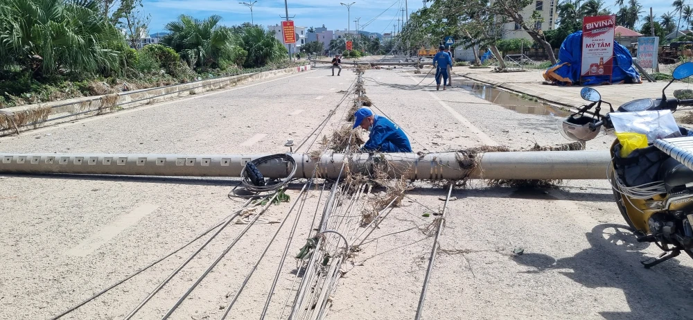 bão số 13 10000.jpg