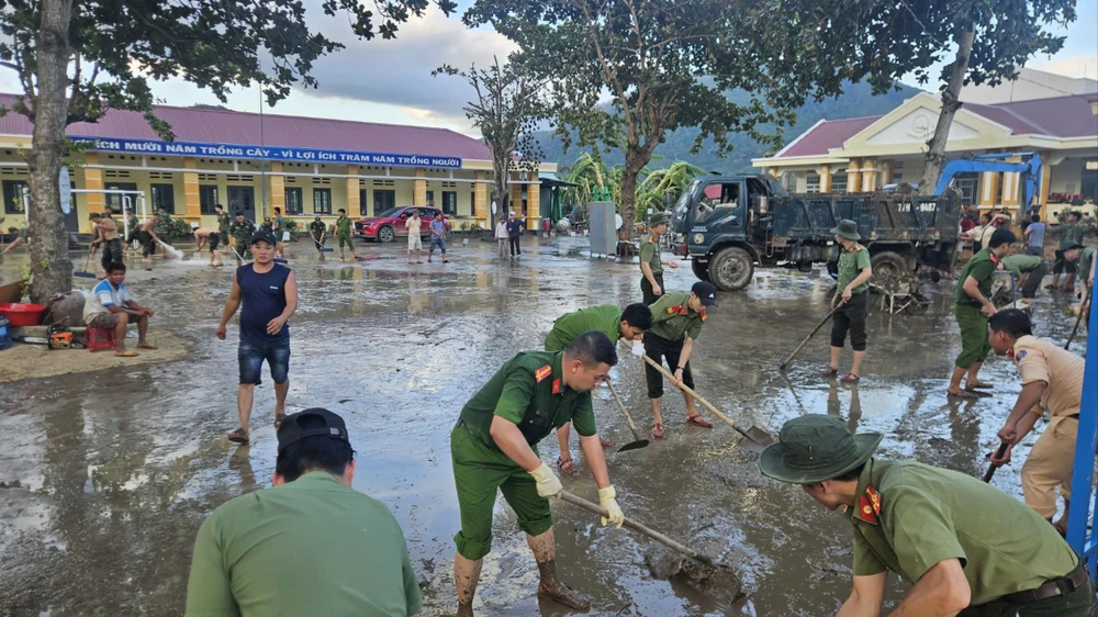 bão số 13 009.jpg