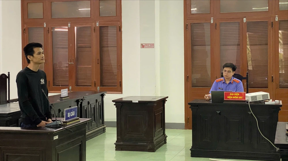 thanh niên xăm trổ.jpg