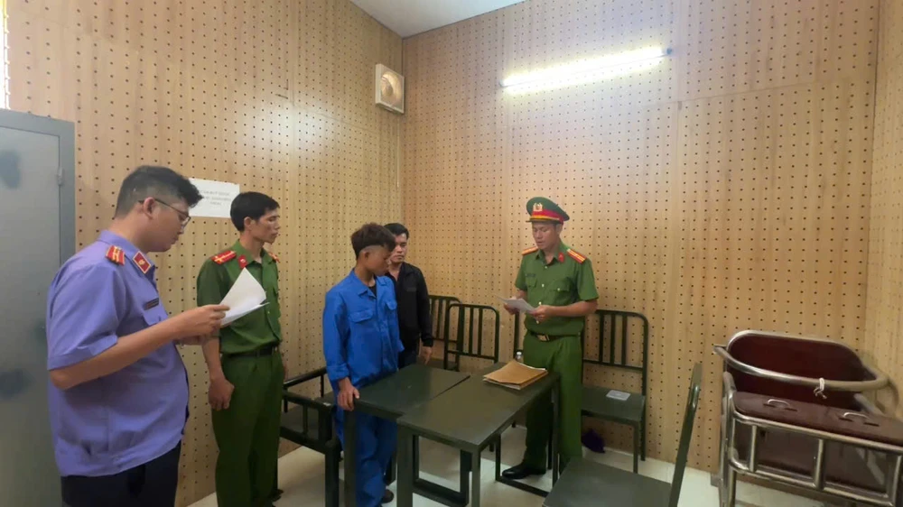 thanh niên.jpg