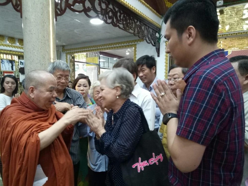 Người dân 5 nước Đông Nam Á rộn ràng lễ tắm Phật ảnh 6