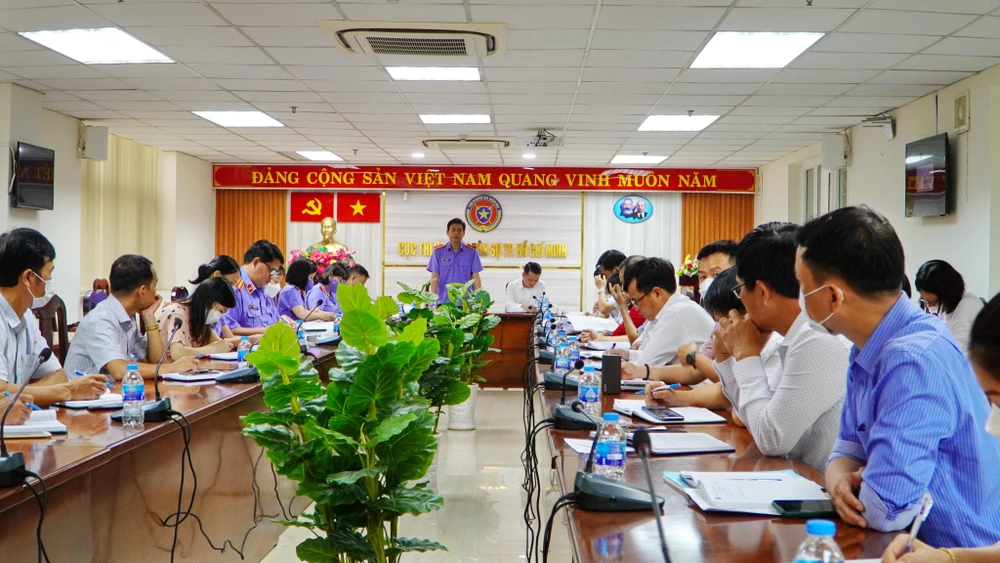 Vụ 11 VKSND Tối cao làm việc cùng Cục THADS TP.HCM về công tác thu hồi tài sản bị thất thoát, chiếm đoạt trong các vụ án tham nhũng, kinh tế. Ảnh: CẨM TÚ