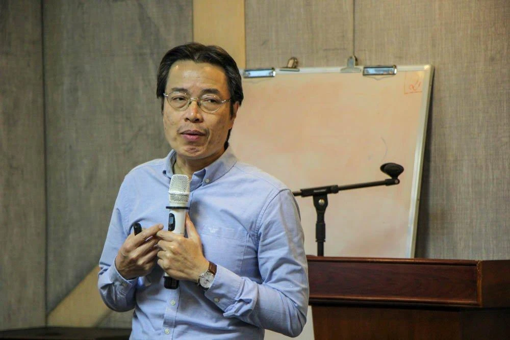 Ông Đặng Hoa Nam, Cục trưởng Cục Trẻ em phổ biến những nội dung chính của Luật trẻ em, thông tin, truyền thông về quyền trẻ em và bảo vệ trẻ em. Ảnh: MINH HOÀNG