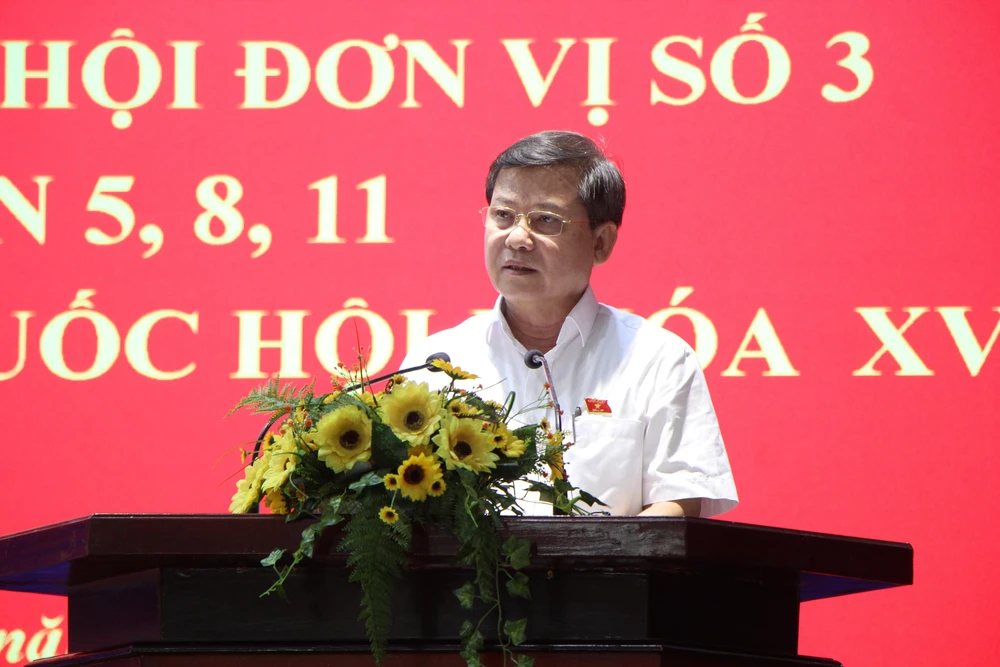 ĐBQH Lê Minh Trí, Viện trưởng VKSND tối cao, trả lời cử tri các vấn đề về công tác phòng, chống tham nhũng. Ảnh: MINH HOÀNG