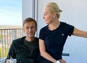 Ông Navalny yêu cầu Nga trả lại quần áo để điều tra chất độc