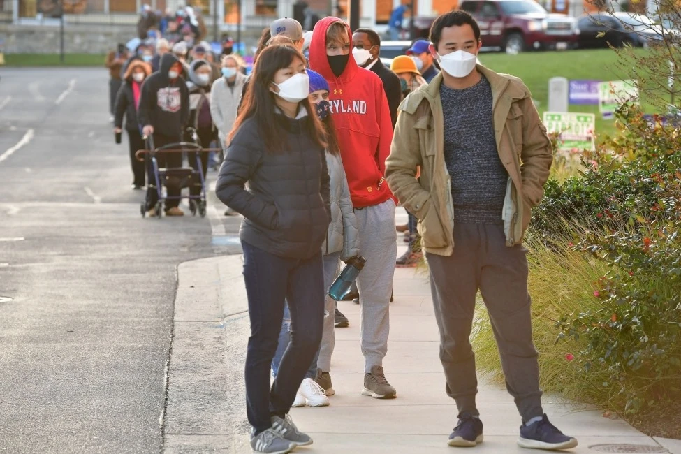 Khó khăn chồng chất đối với Tổng thống Trump ảnh 93